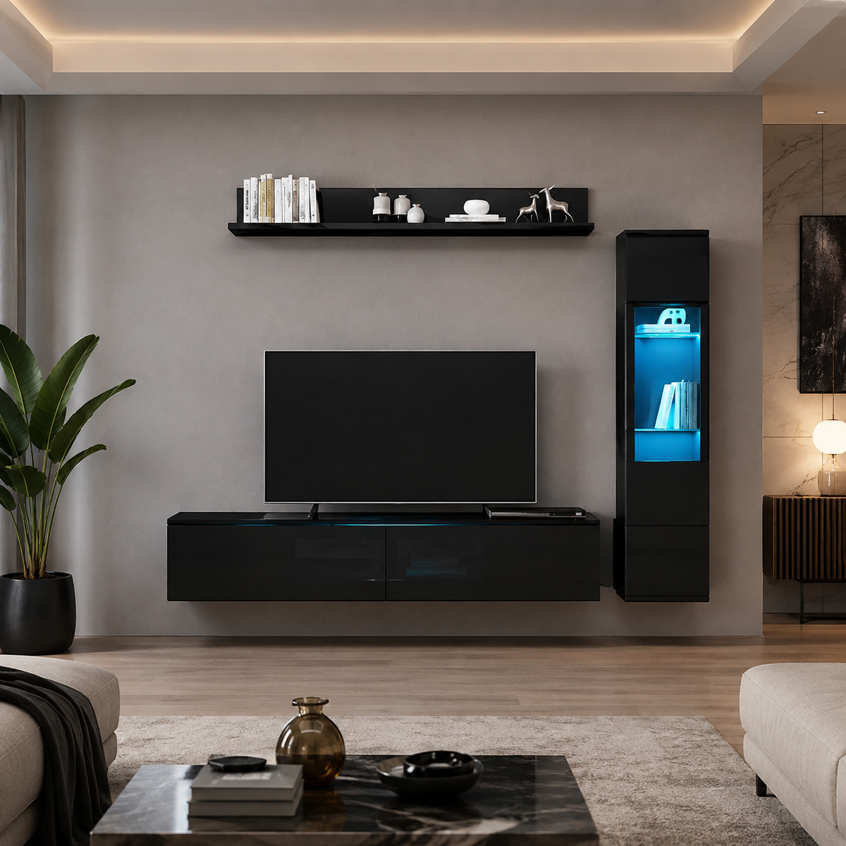 Ensemble TV mural noir avec meuble suspendu, étagère supérieure et colonne de rangement éclairée en bleu dans un salon contemporain